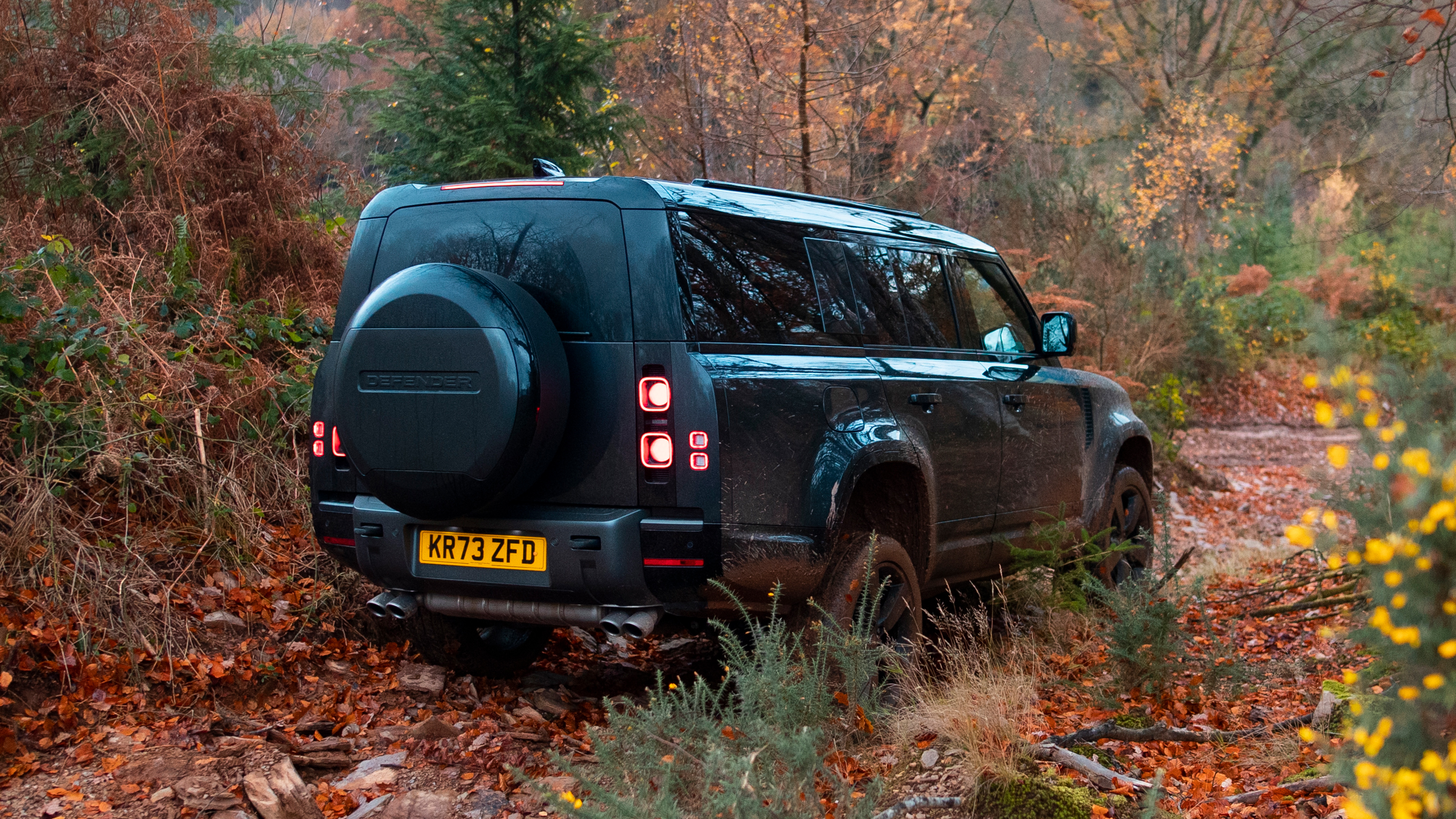 Land Rover Defender 130 P500 AWD - rear off-roading
