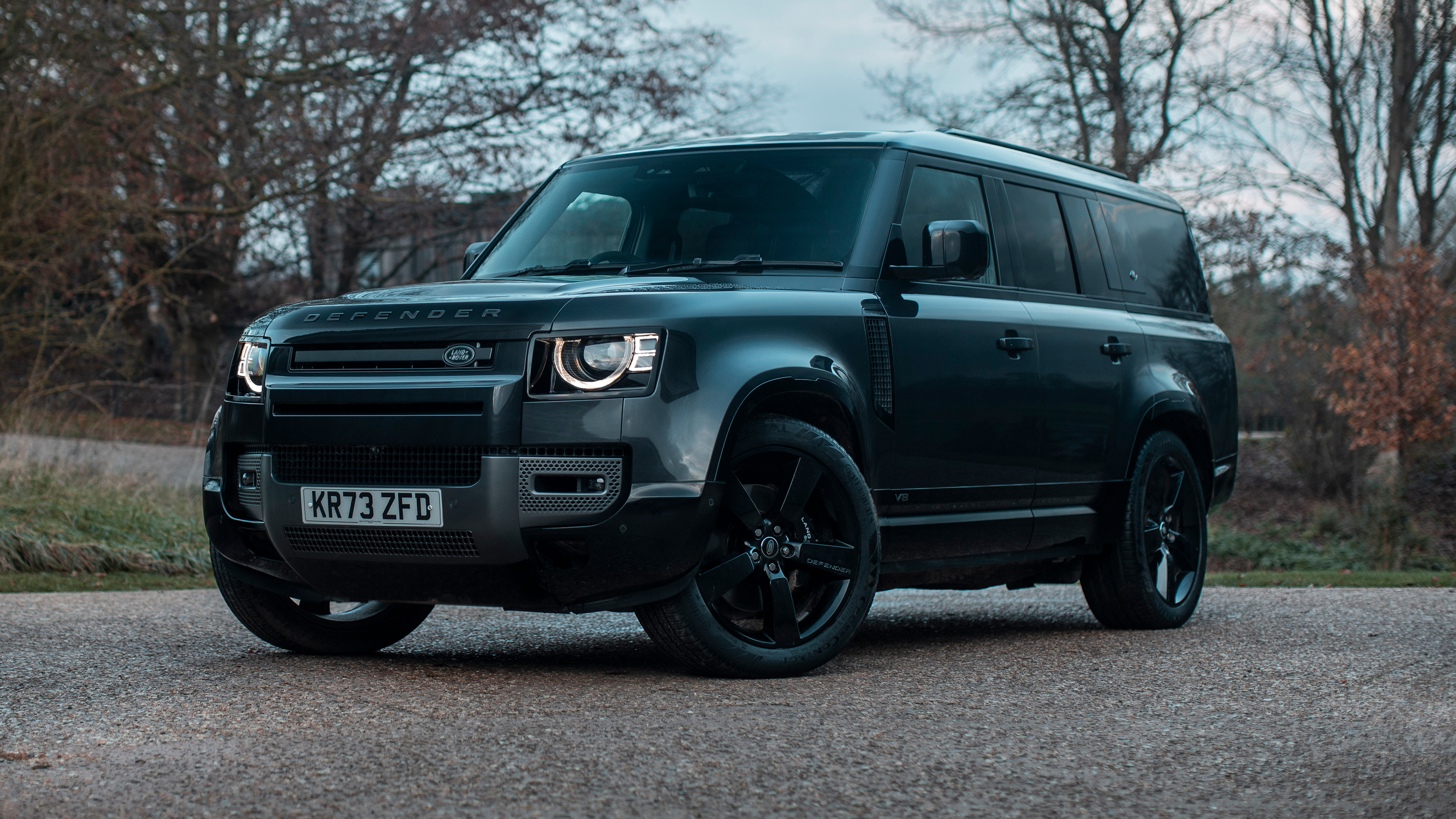 Land Rover Defender 130 P500 AWD - front static