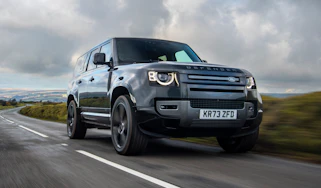 Land Rover Defender 130 P500 AWD - front tracking