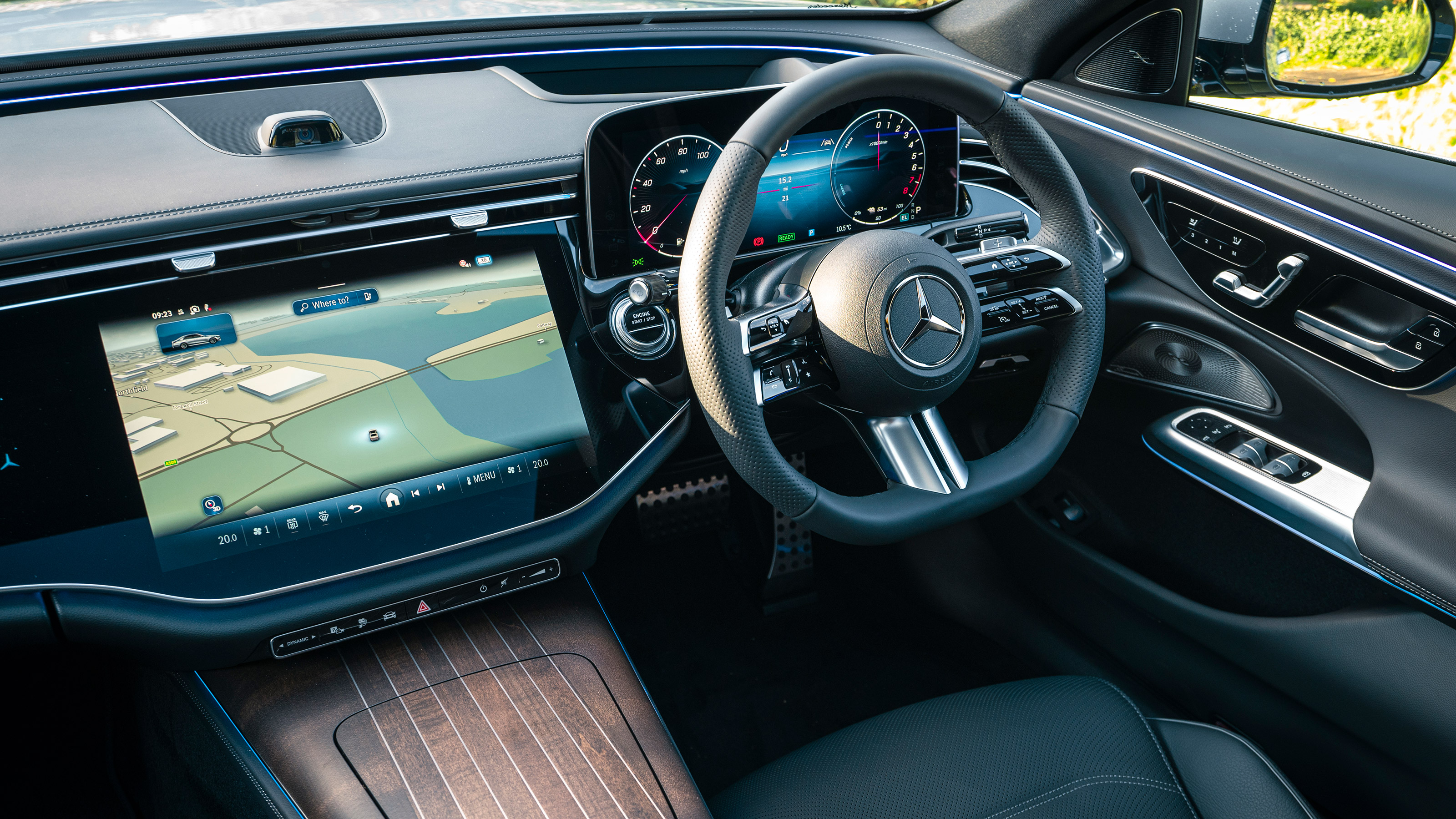 Mercedes E-Class UK - dash