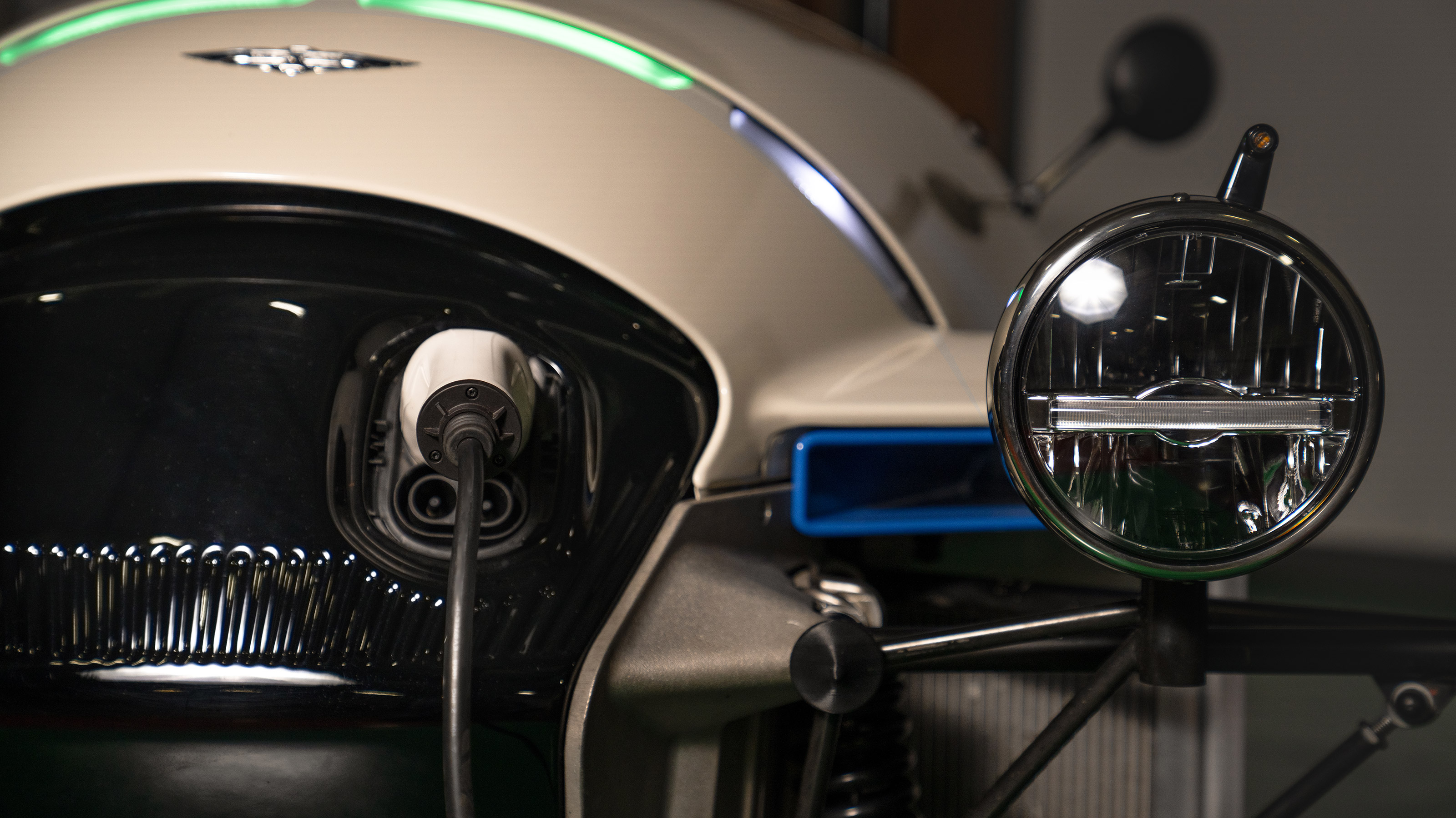 Morgan XP-1 concept - front light