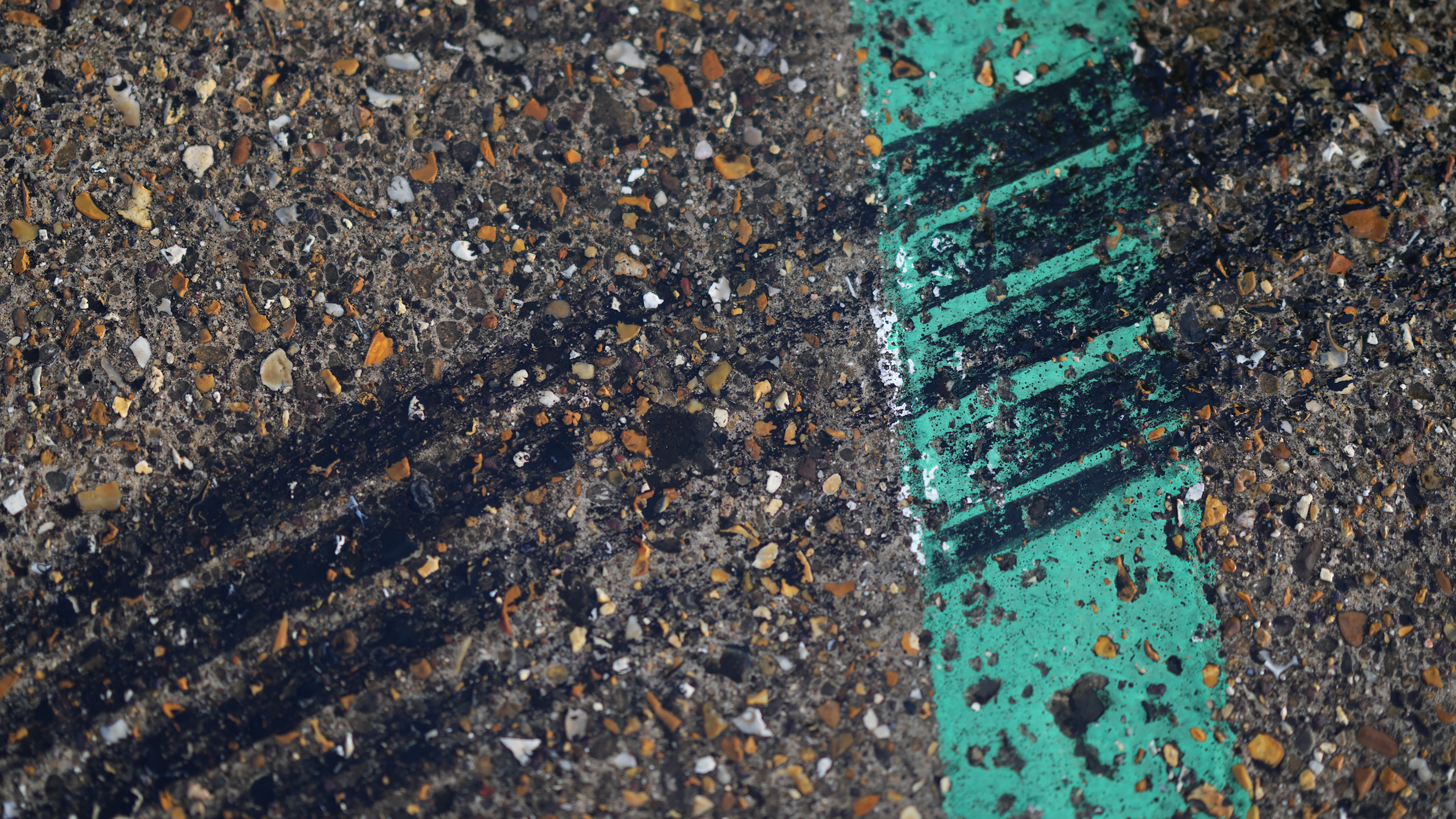 Tyre skid marks