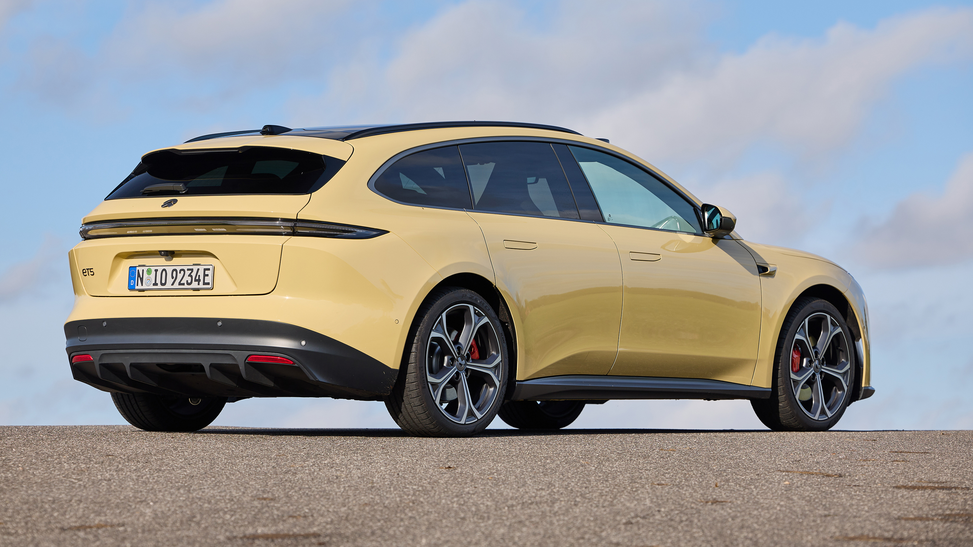 Nio ET5 Touring - rear 3/4 static