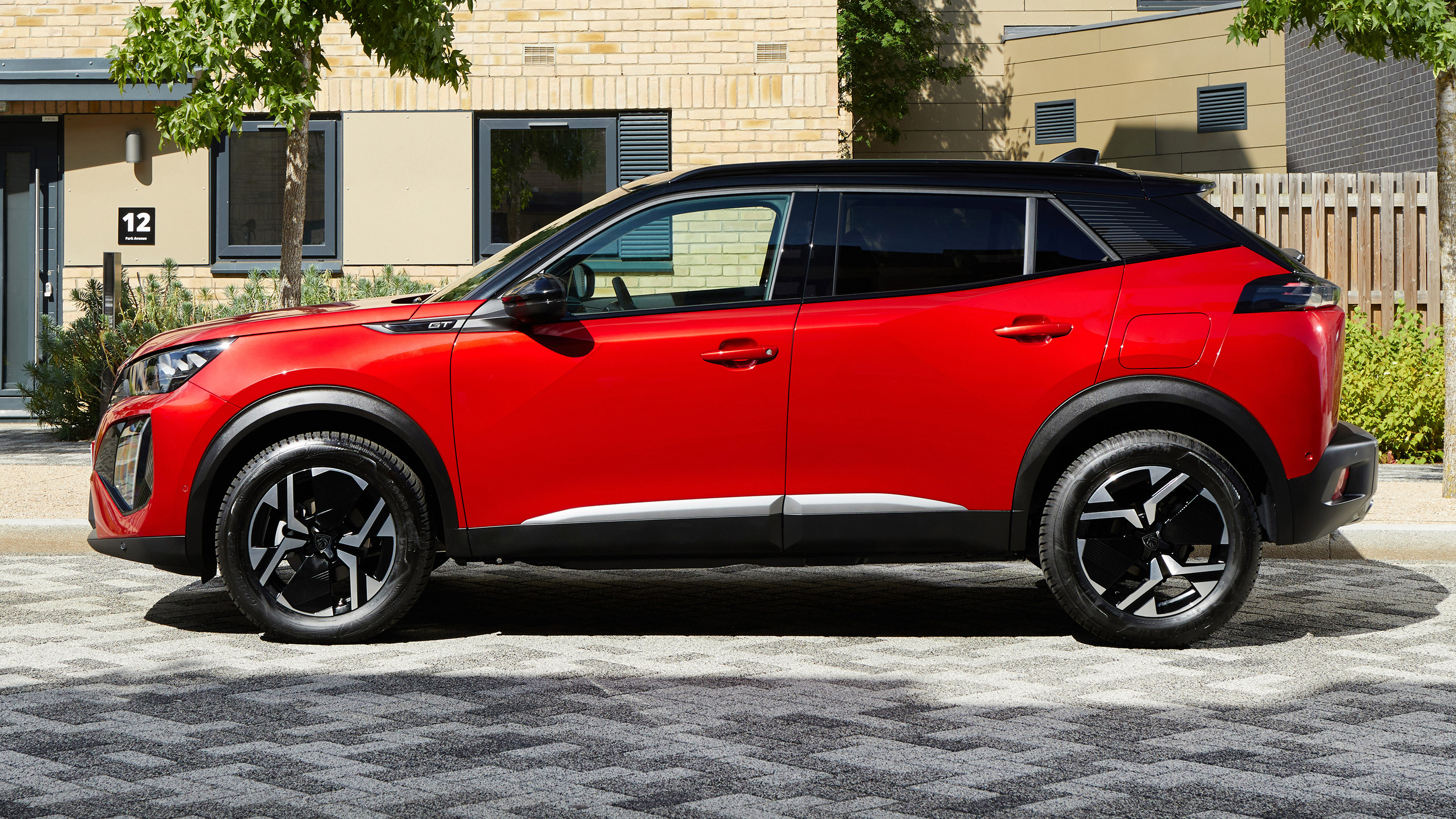 Peugeot 2008 - side profile