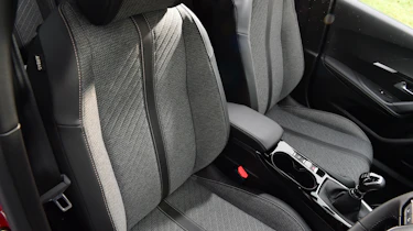 Peugeot 2008 - front seats