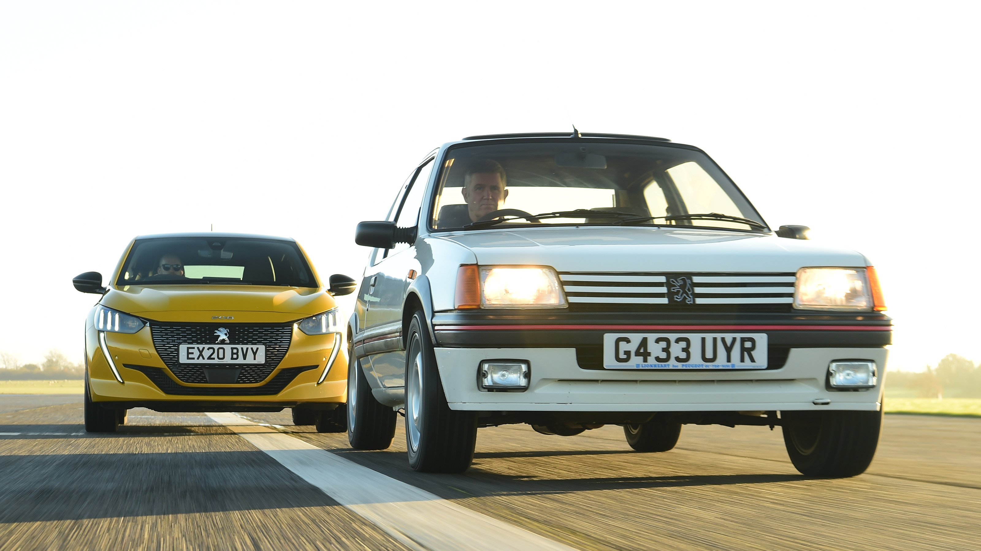 Peugeot 205 GTI vs Peugeot 208 - tracking