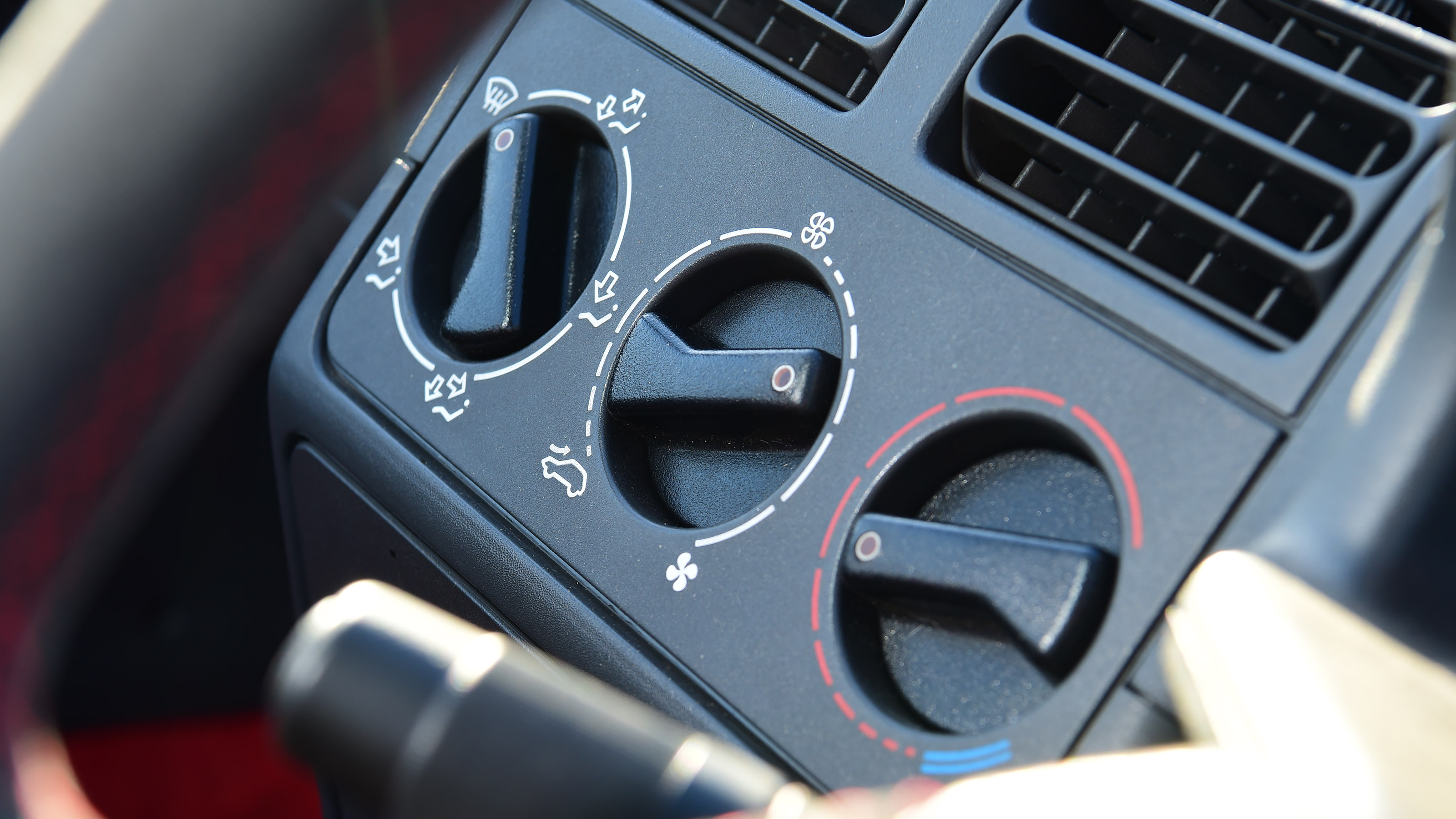 Peugeot 205 GTI - controls