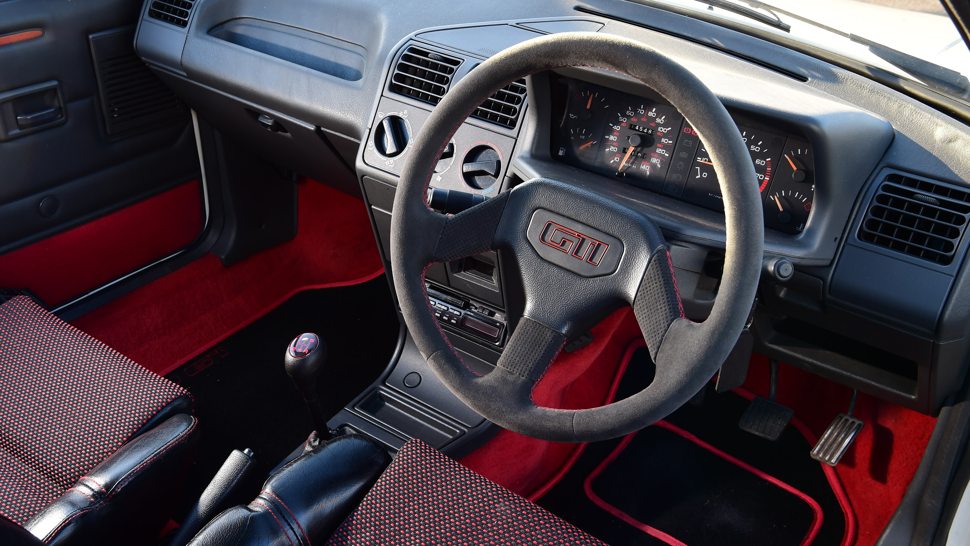 Peugeot 205 GTI - dash
