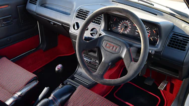 Peugeot 205 GTI - dash