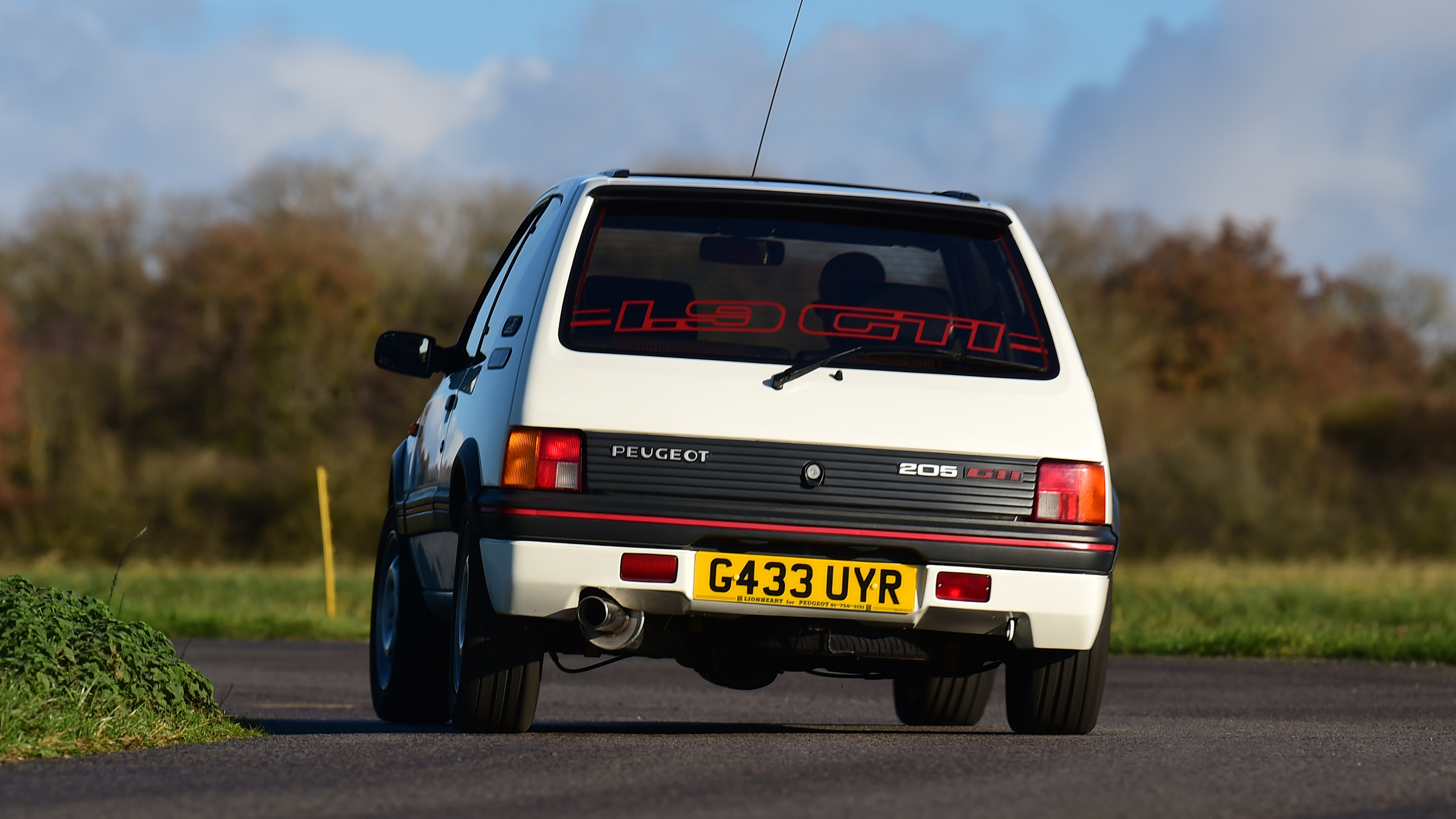 Peugeot 205 GTI - rear cornering