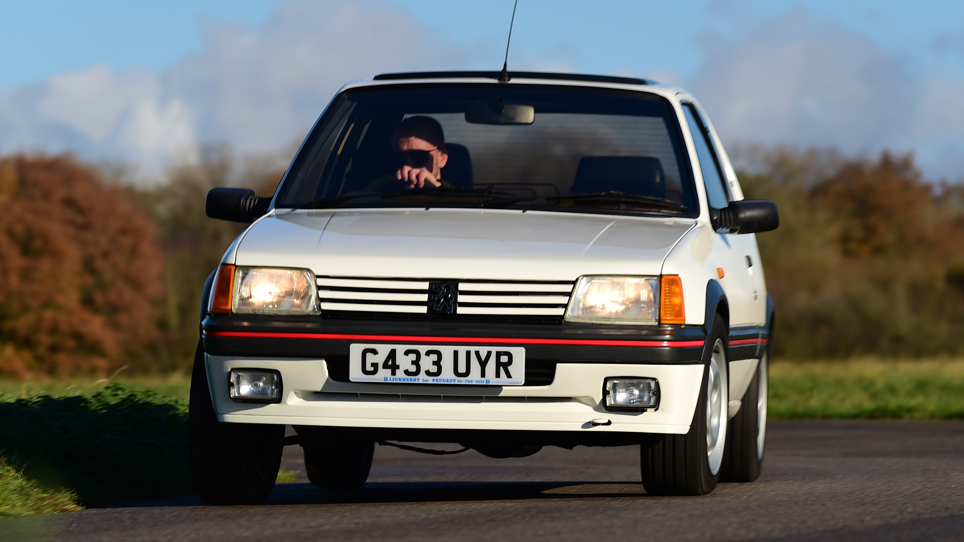 Peugeot 205 GTI - front action