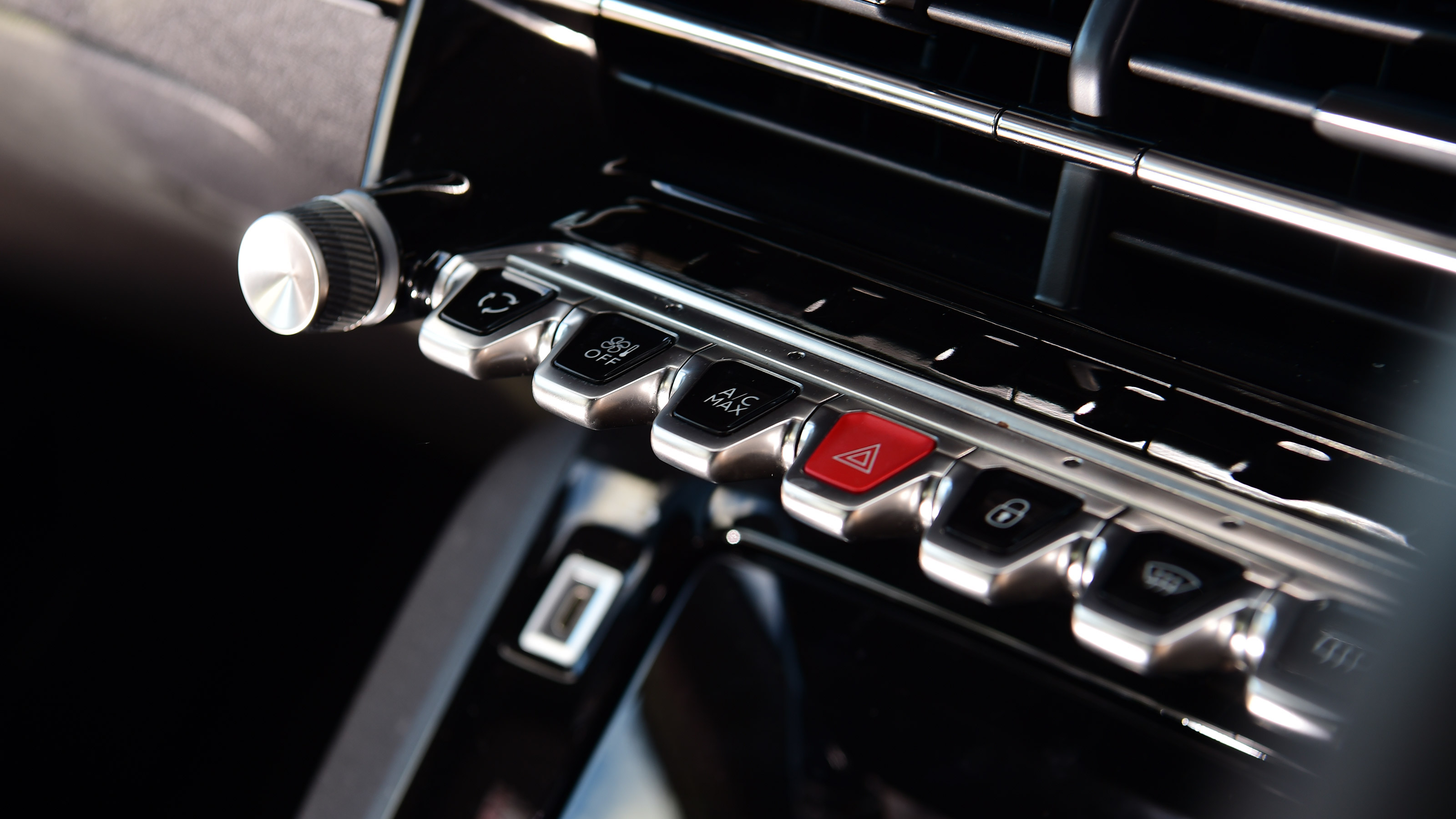 Peugeot 208 - controls