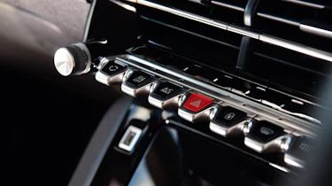 Peugeot 208 - controls