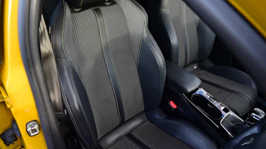 Peugeot 208 - seats
