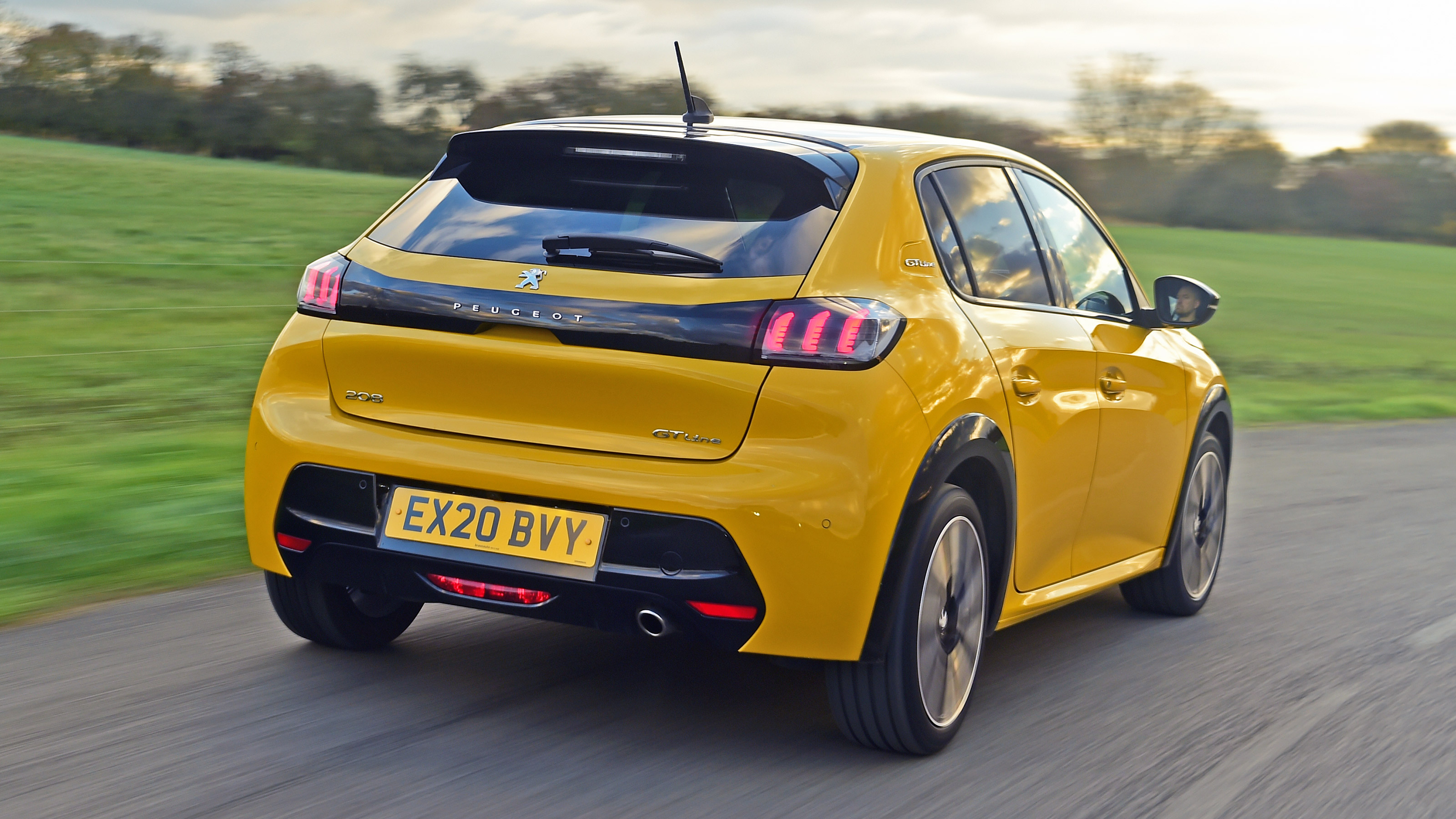 Peugeot 208 - rear