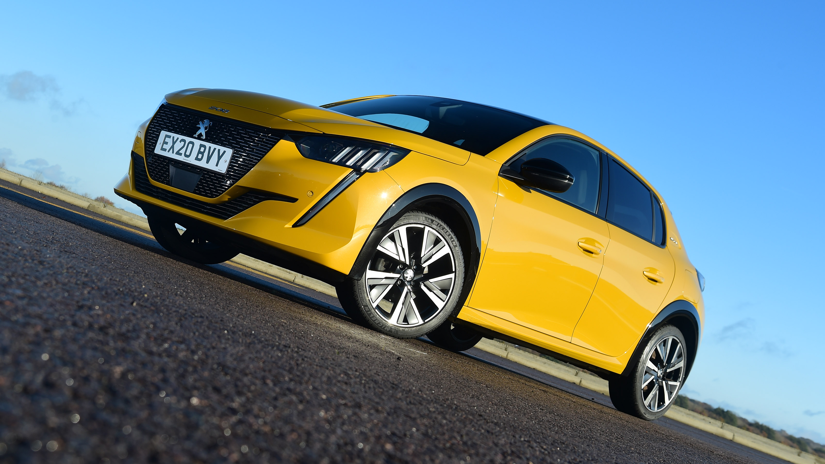 Peugeot 208 - front static