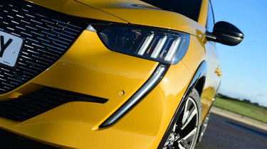 Peugeot 208 - front light