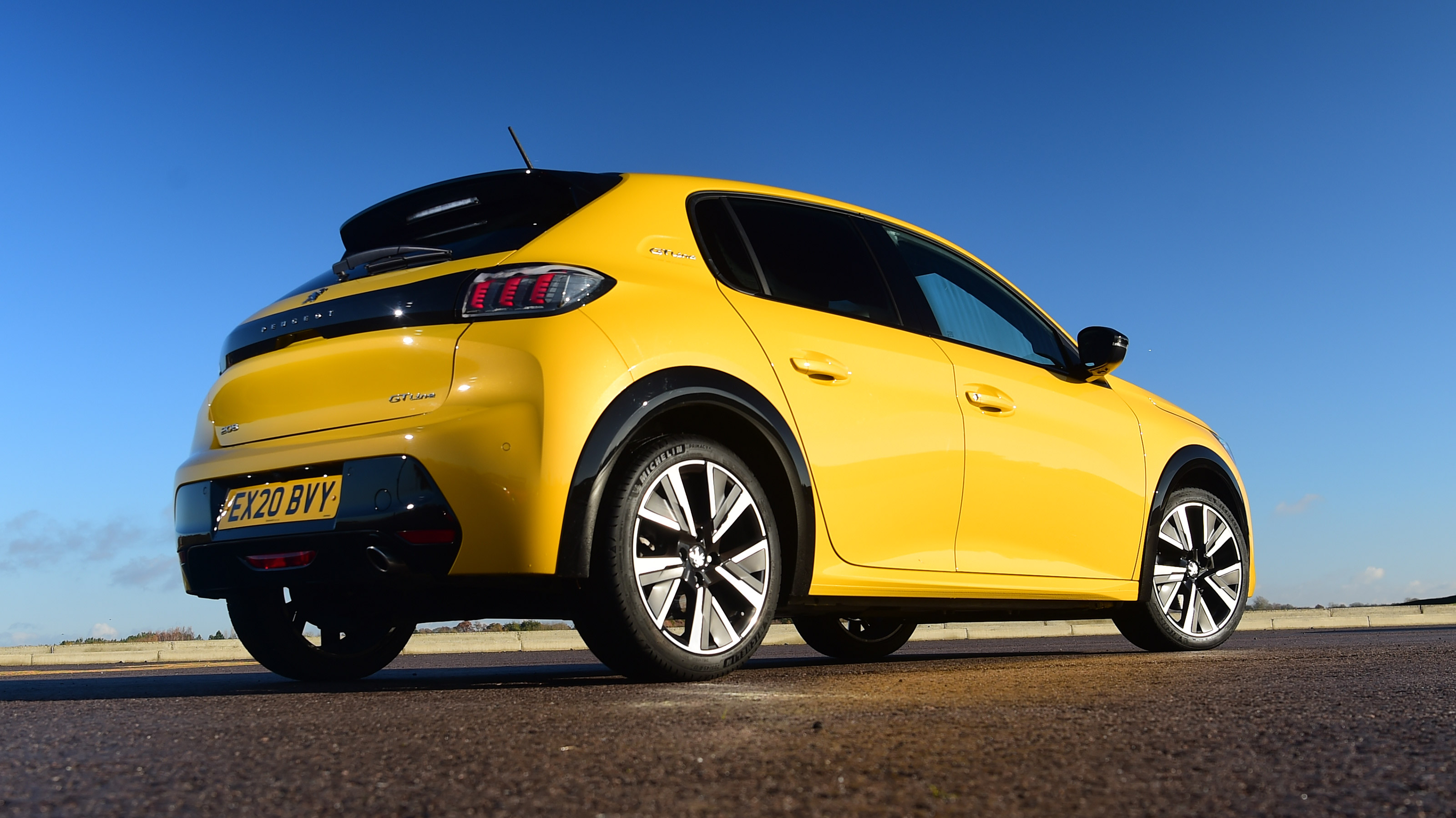 Peugeot 208 - rear static