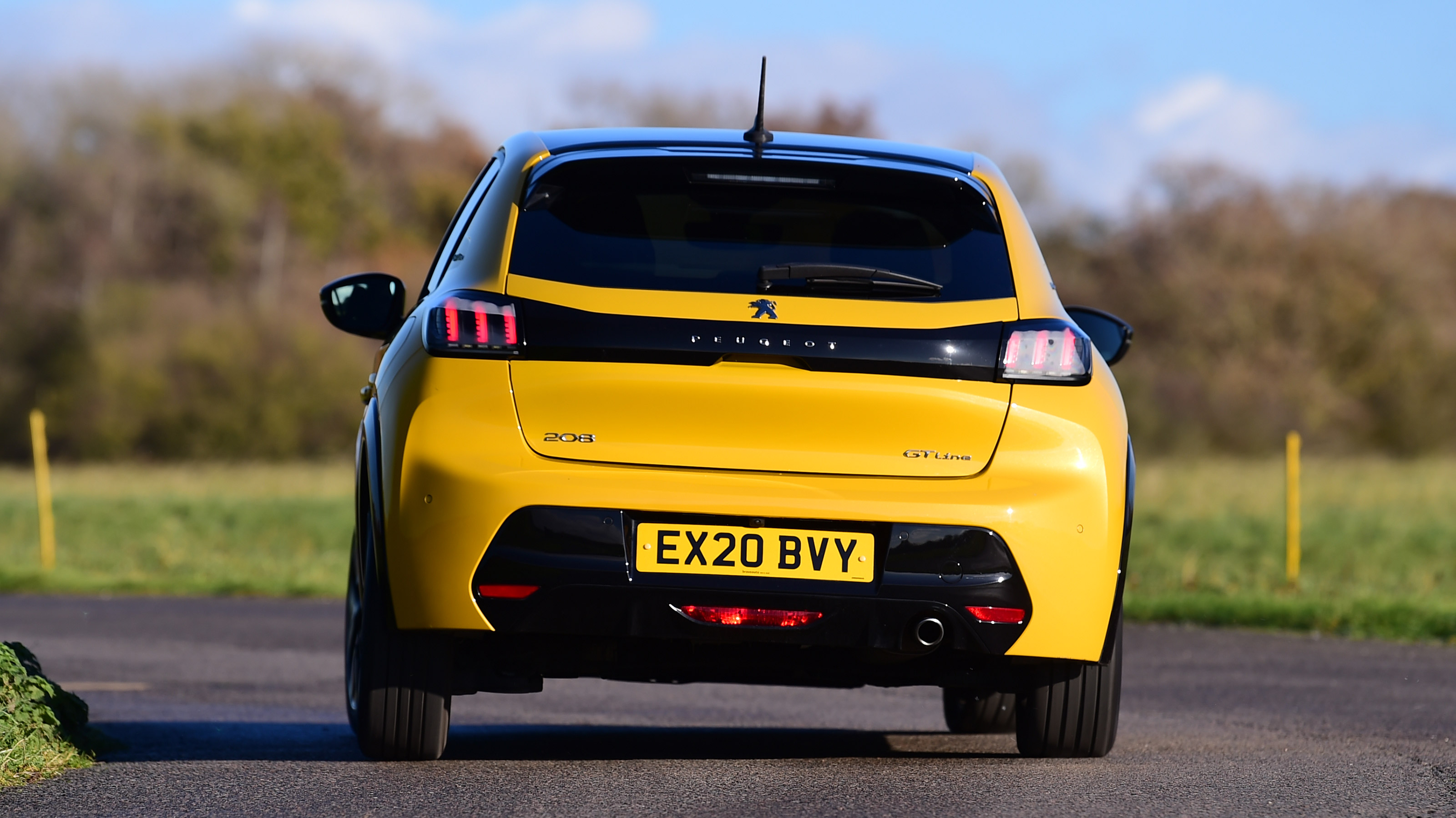 Peugeot 208 - rear action