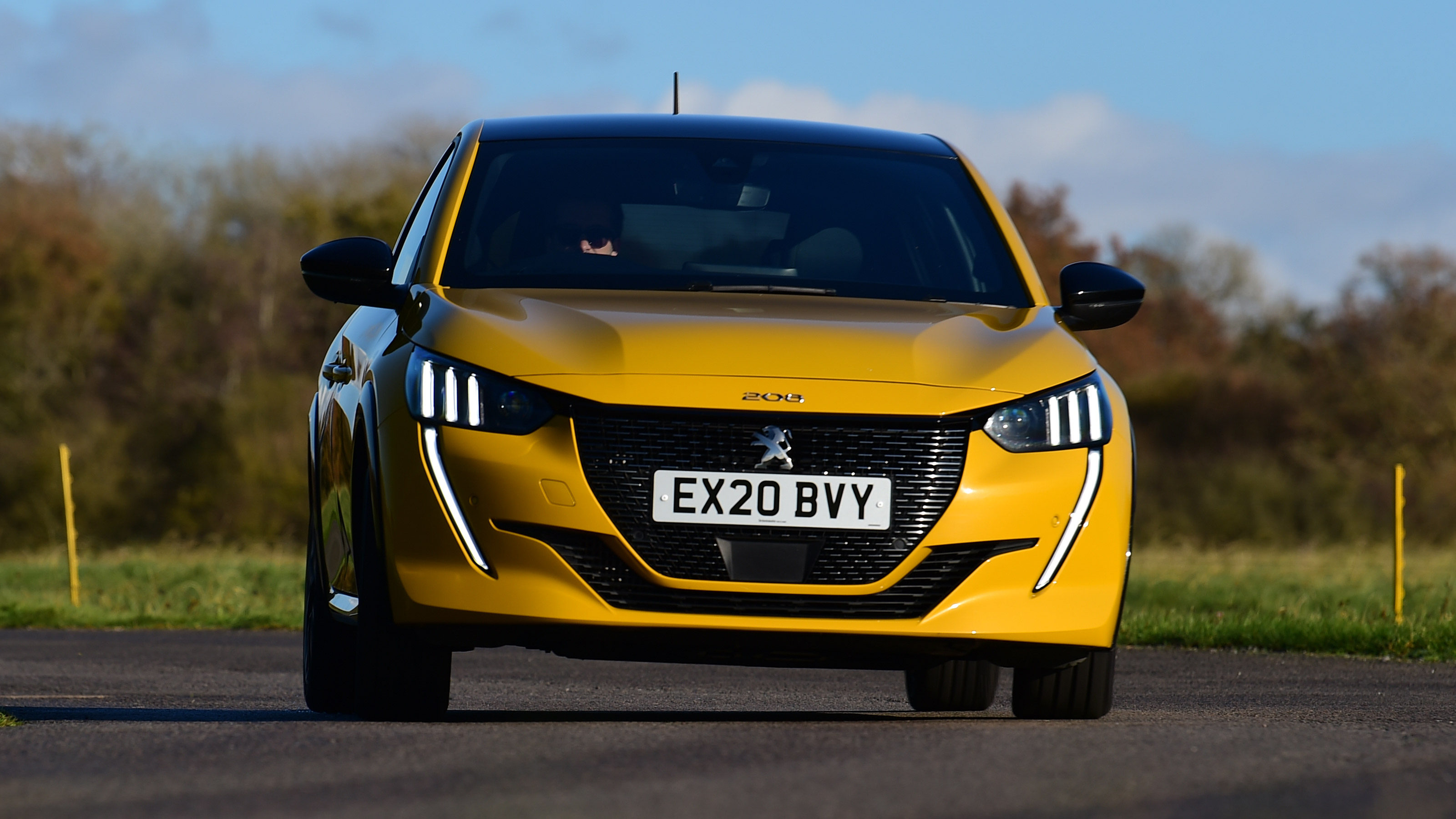 Peugeot 208 - front action
