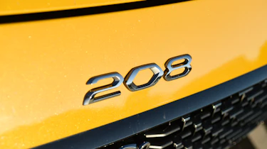 Peugeot 208 - 208 badge