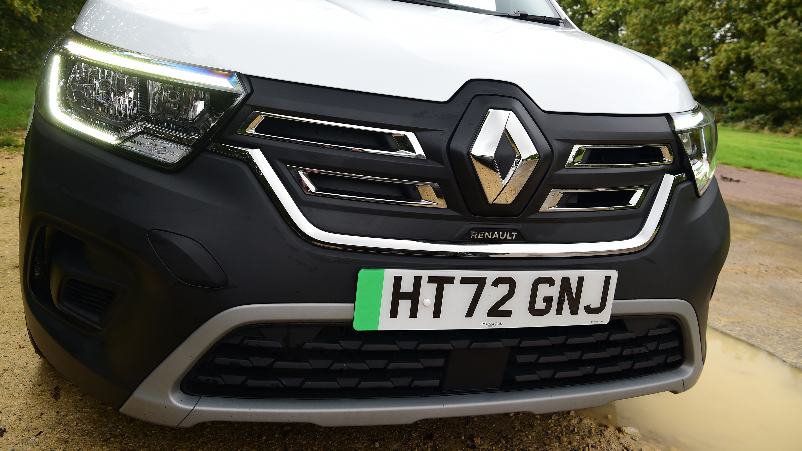 Renault Kangoo E-Tech - front grille