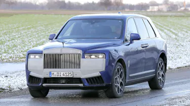 Rolls-Royce Cullinan facelift spyshot 2