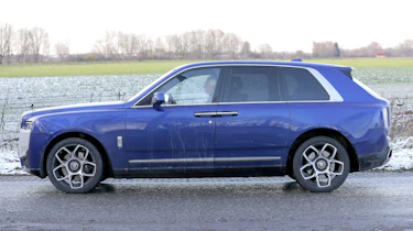 Rolls-Royce Cullinan facelift spyshot 5