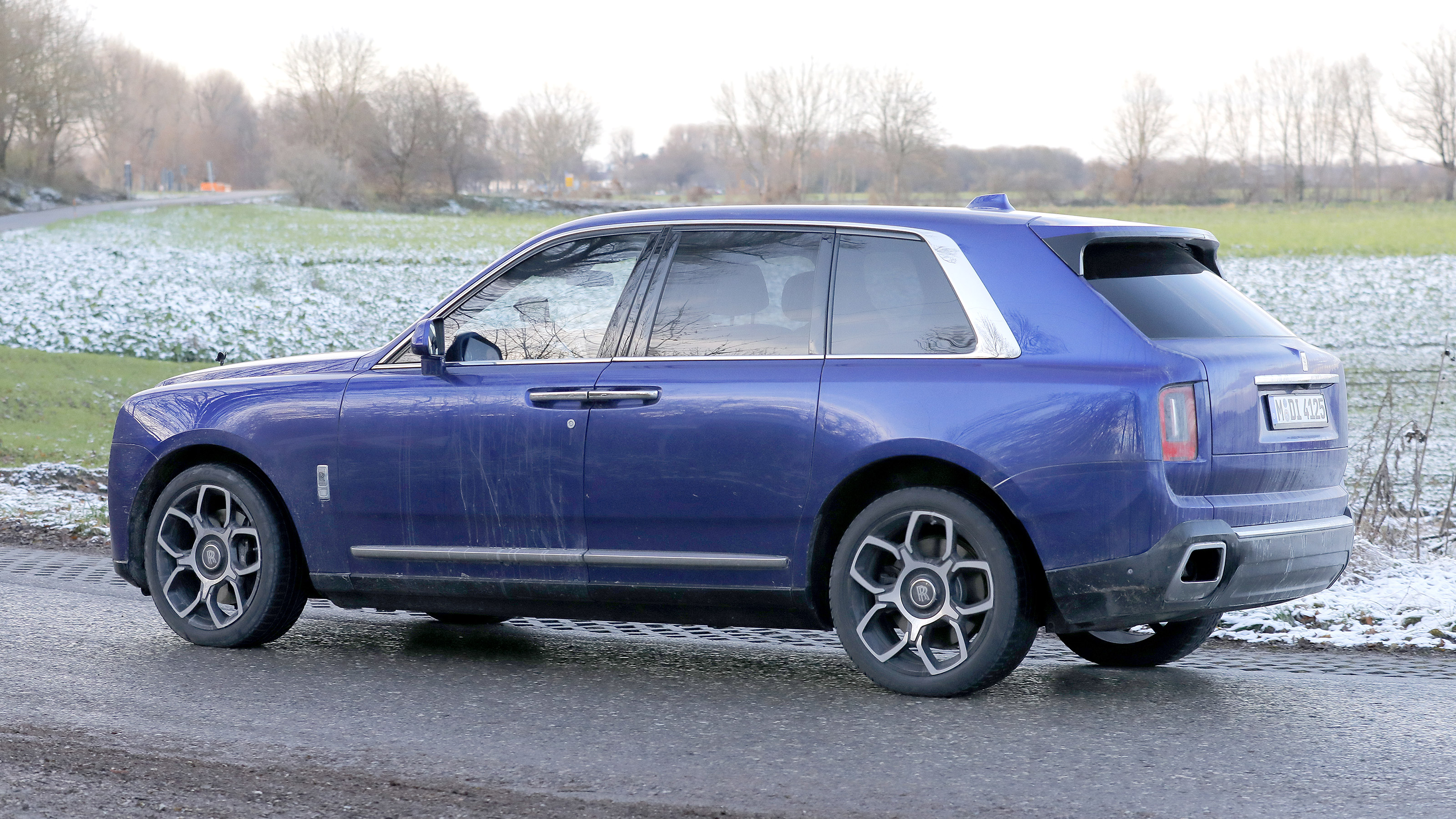 Rolls-Royce Cullinan facelift spyshot 6