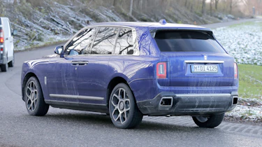 Rolls-Royce Cullinan facelift spyshot 7