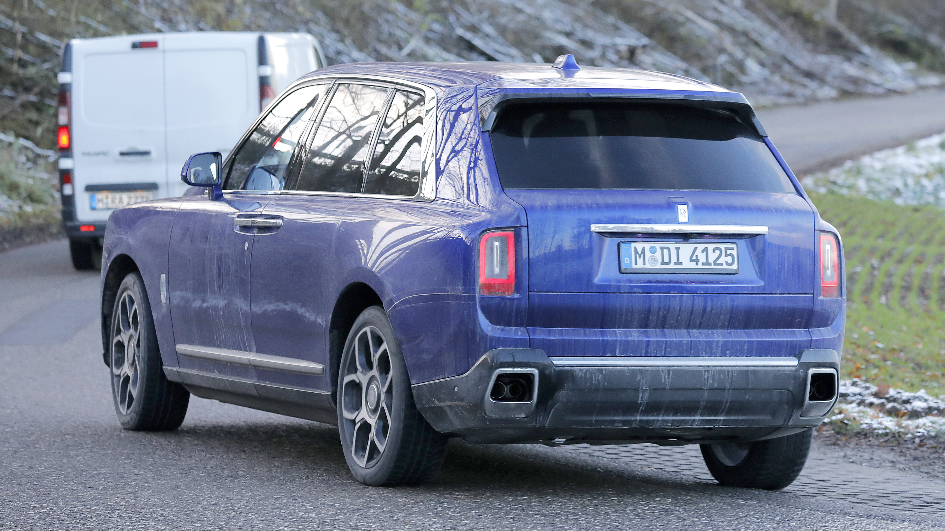 Rolls-Royce Cullinan facelift spyshot 8