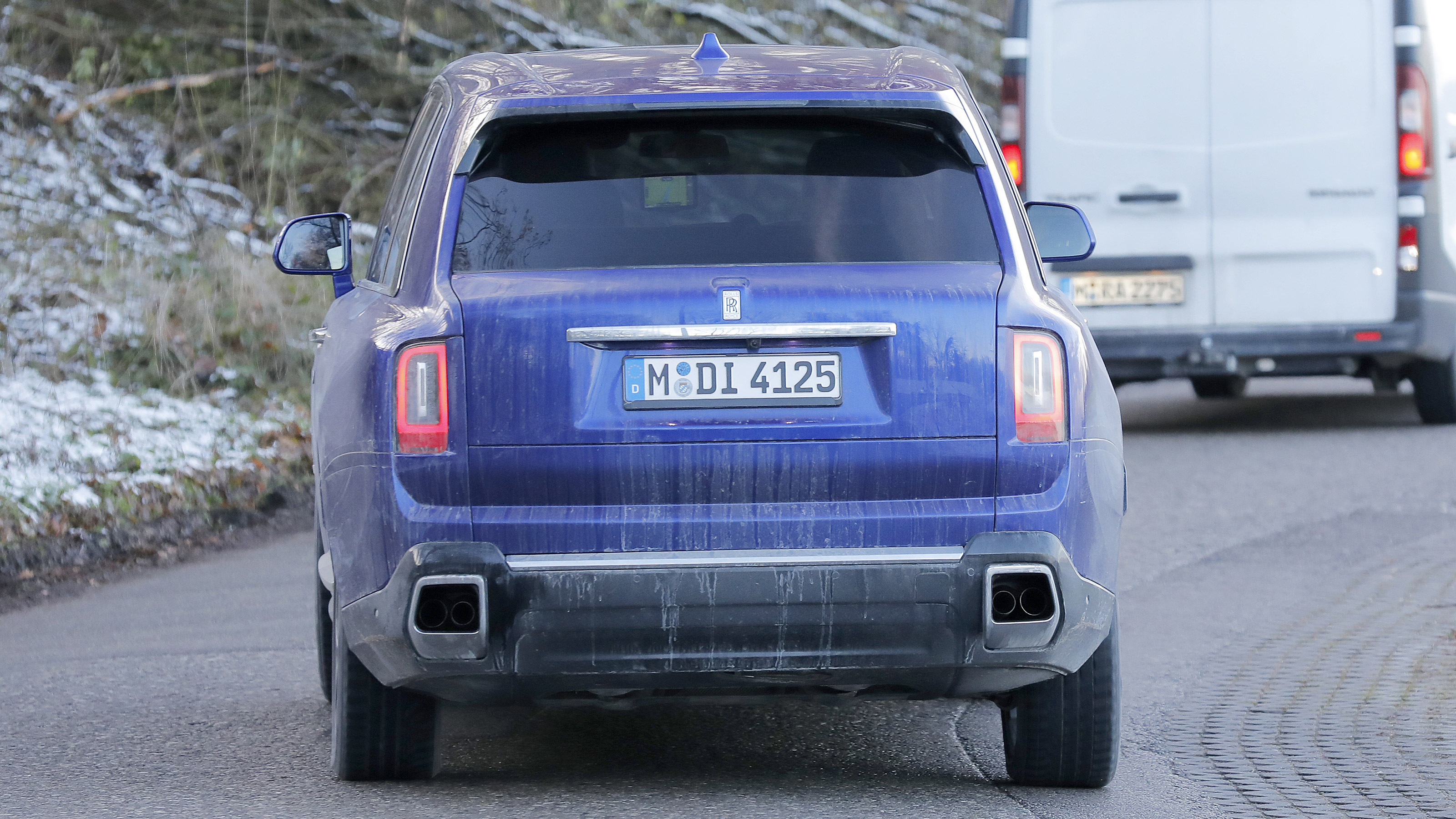 Rolls-Royce Cullinan facelift spyshot 9