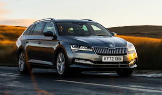 Skoda Superb Estate - front tracking