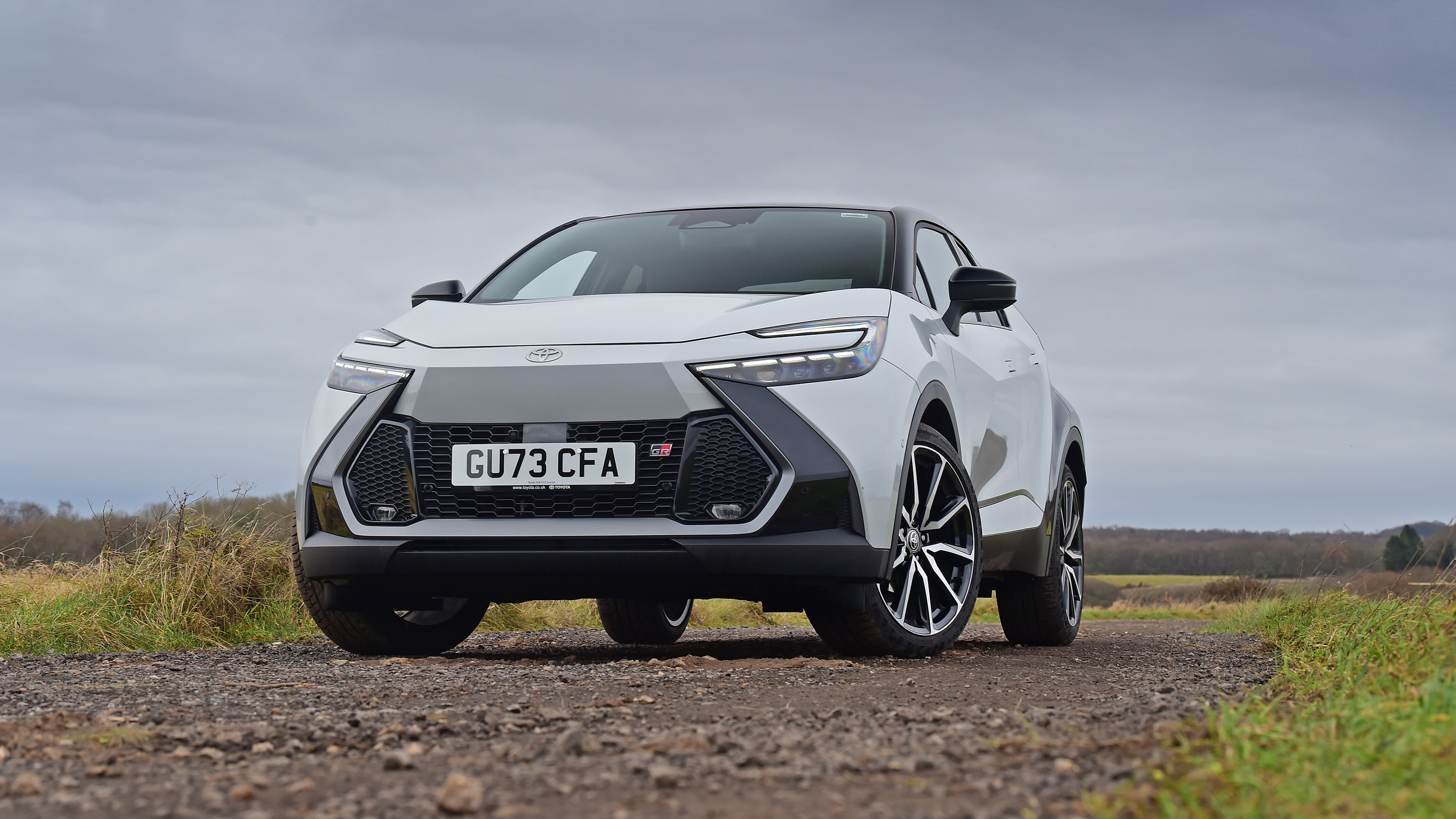 Toyota C-HR - front static