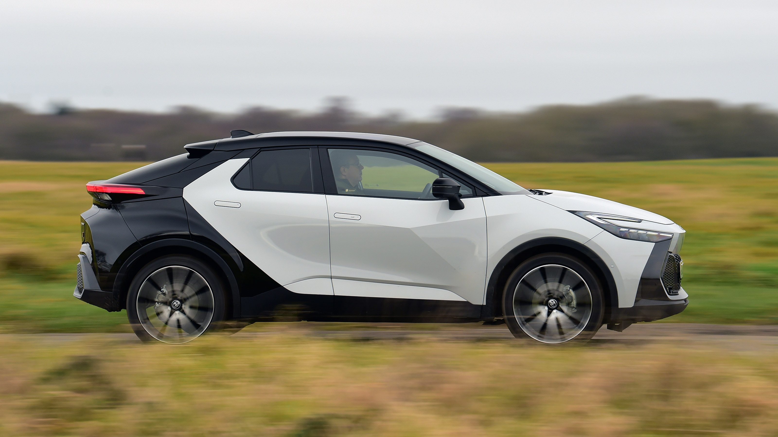 Toyota C-HR - side