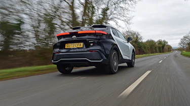 Toyota C-HR - rear tracking