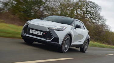 Toyota C-HR - front tracking