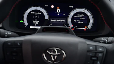 Toyota C-HR - dials