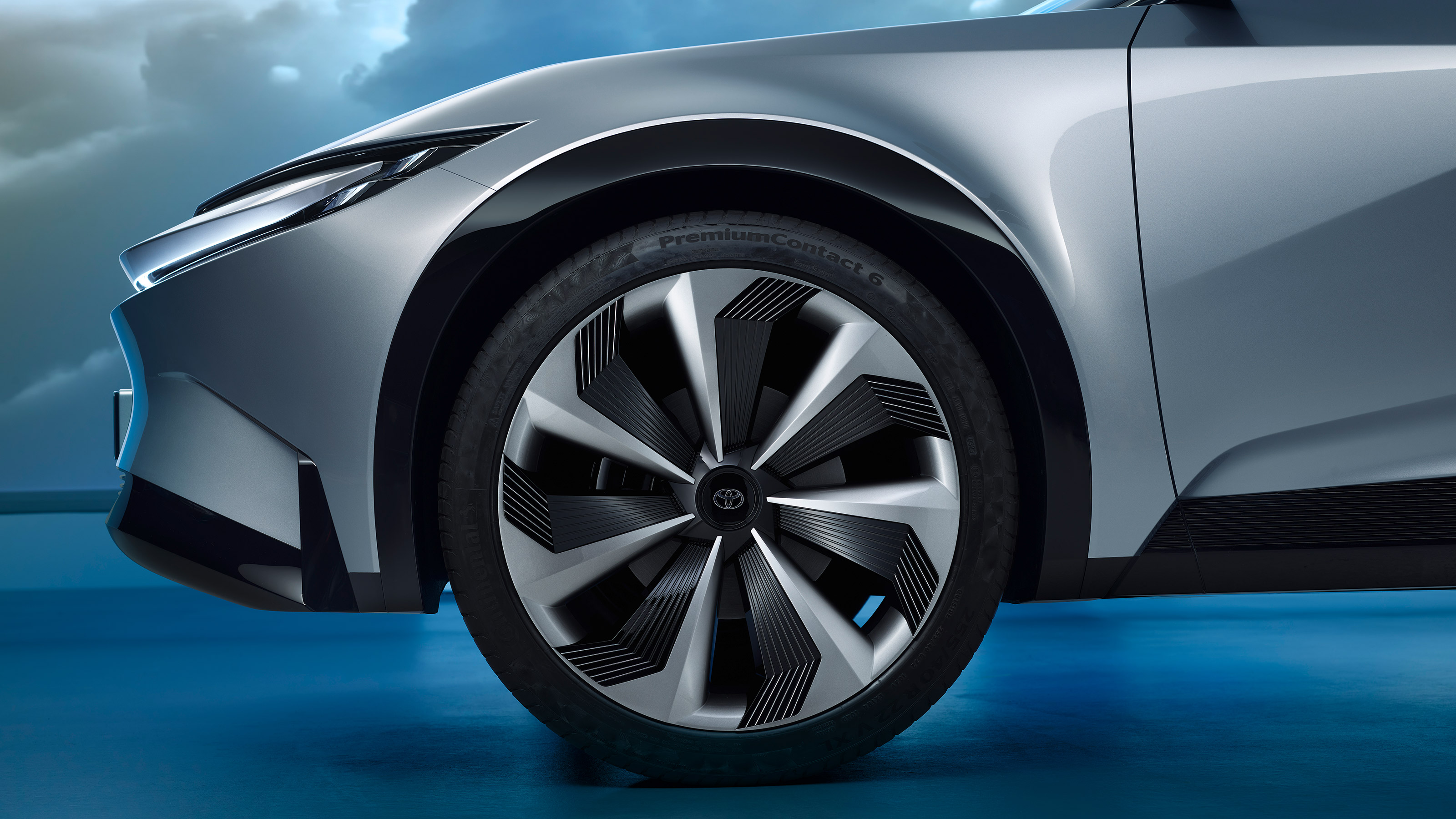 Toyota Sport Crossover Concept - front wheel