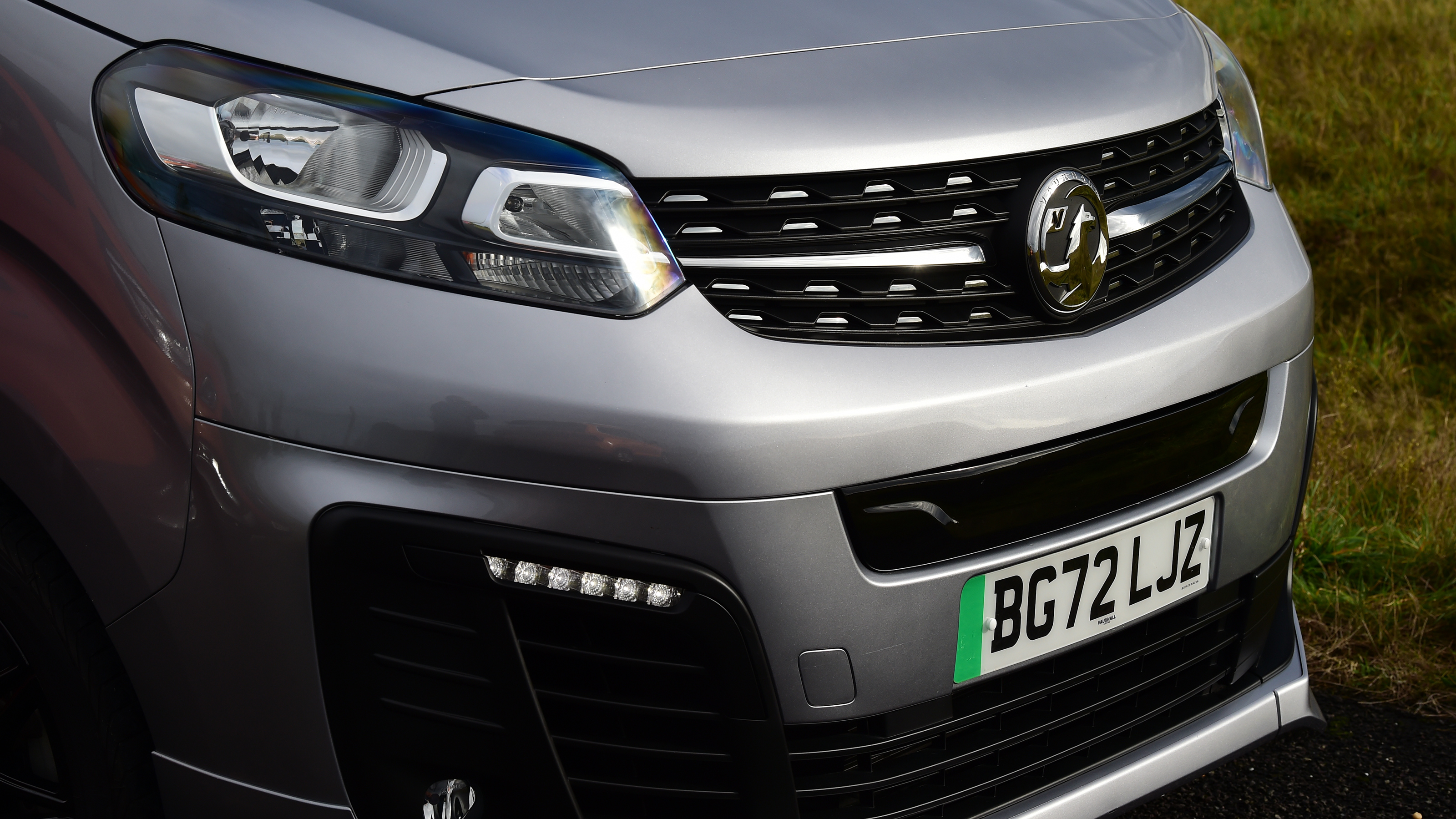 Vauxhall Vivaro - front end