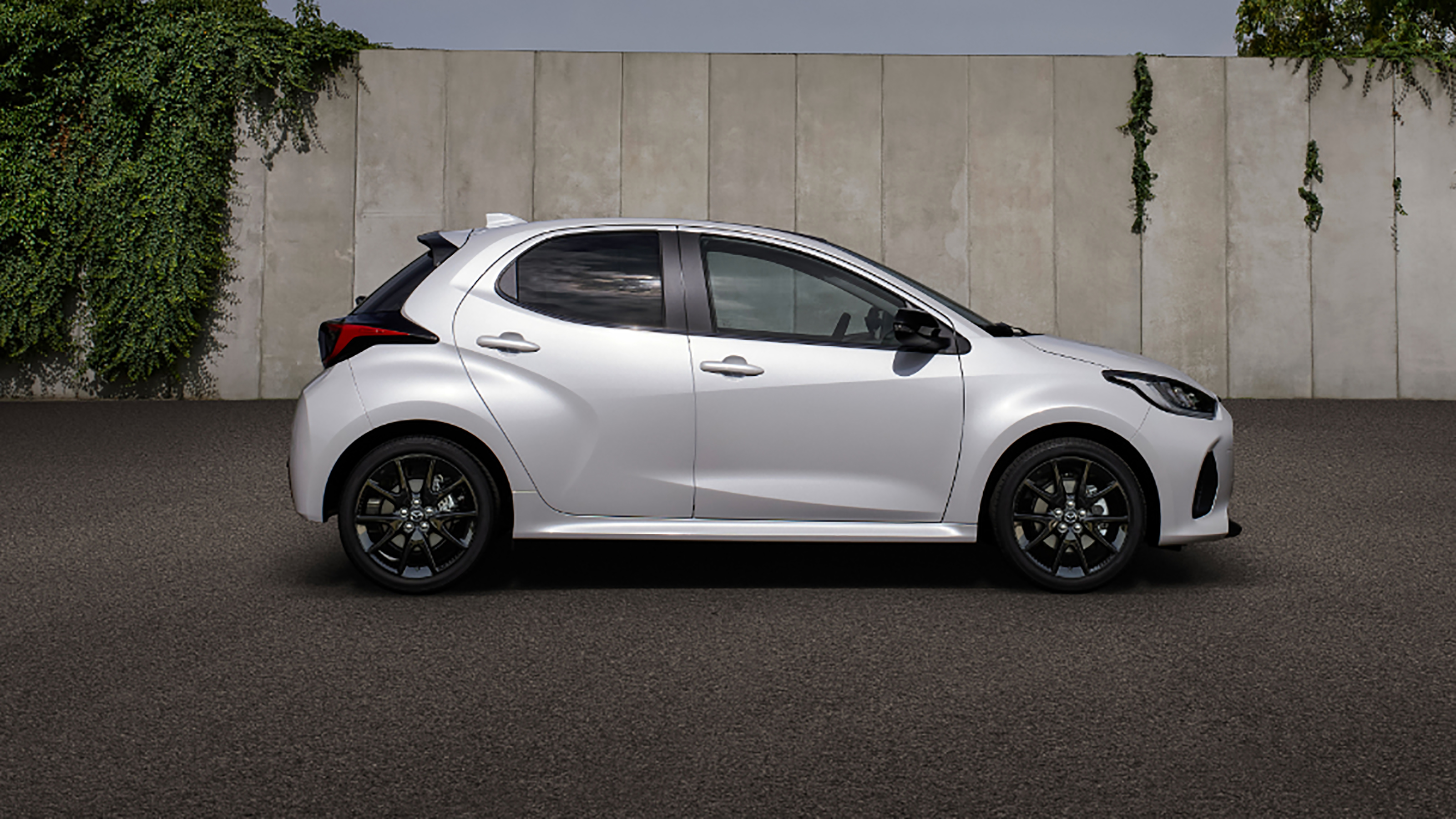 Mazda 2 Hybrid facelift - side static
