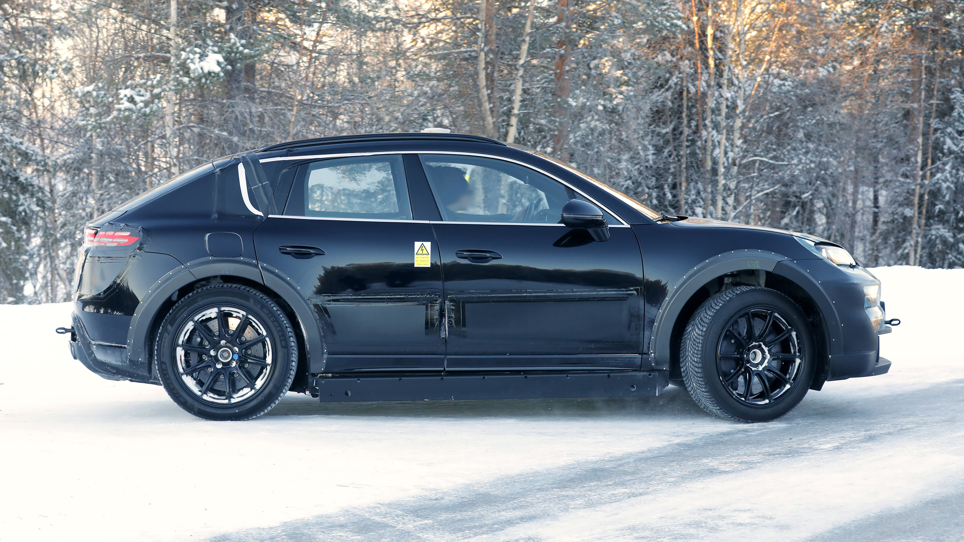 Porsche Cayenne (camouflaged) - side
