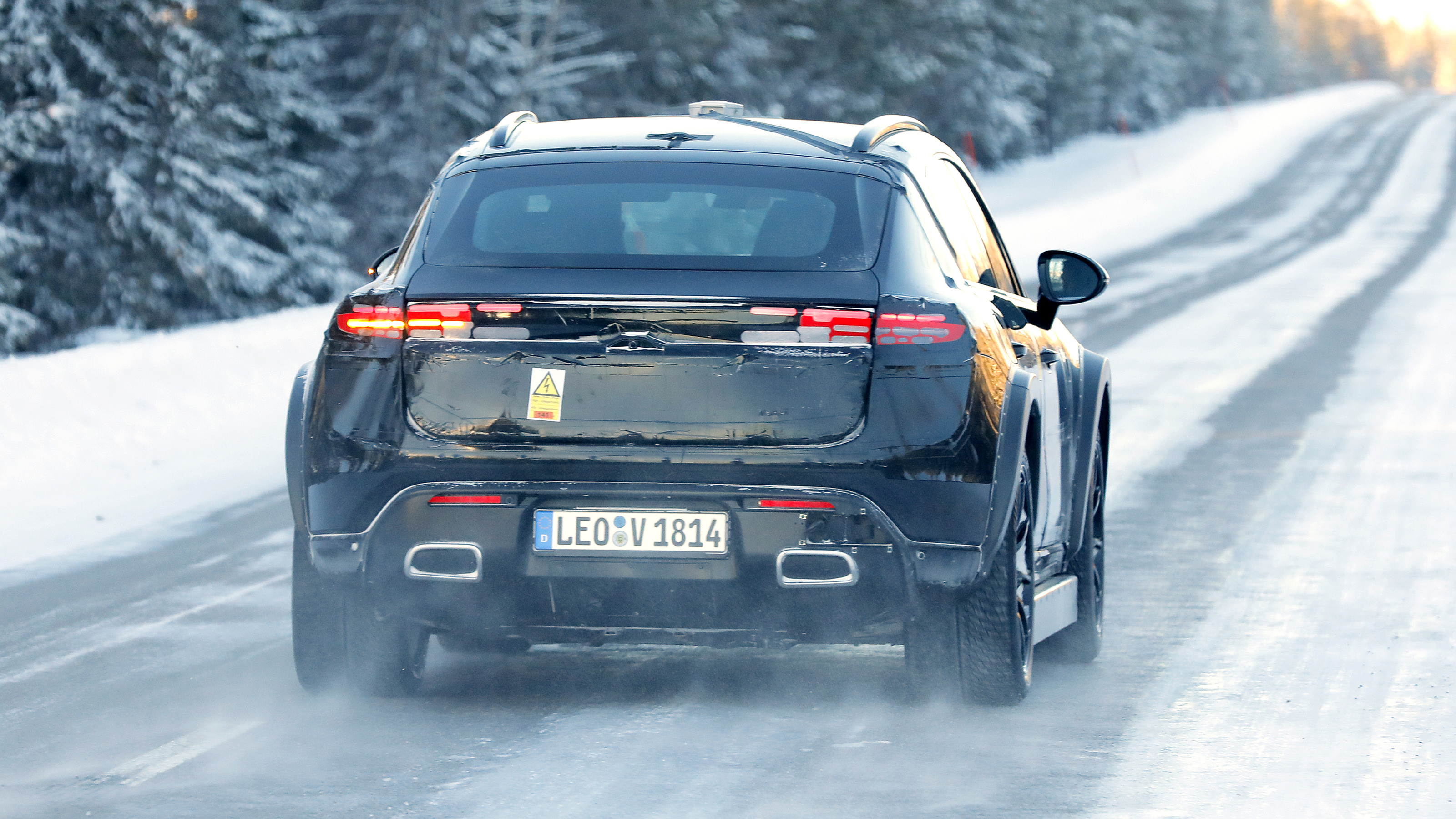 Porsche Cayenne (camouflaged) - rear action