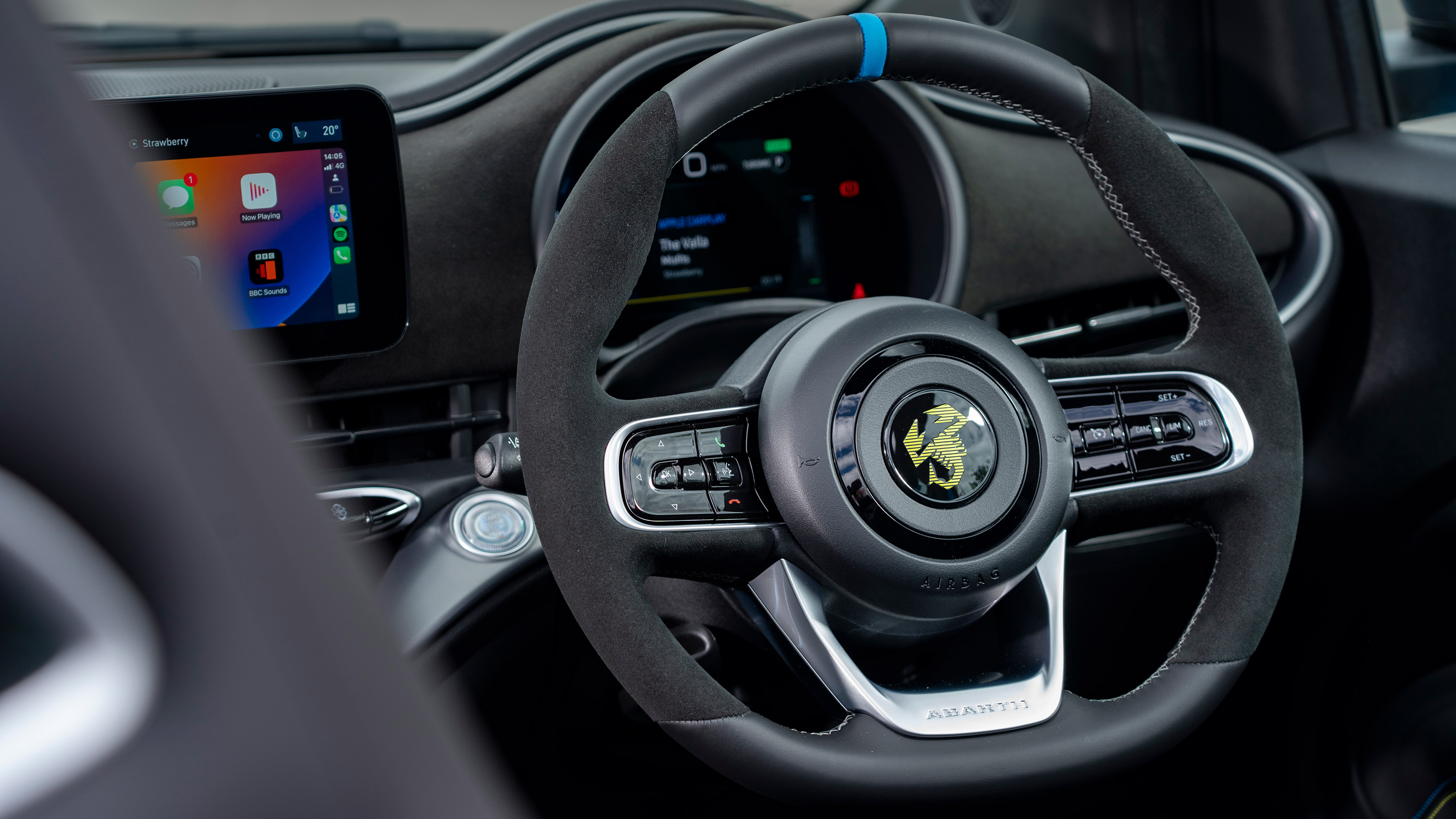 Abarth 500e Convertible - dash