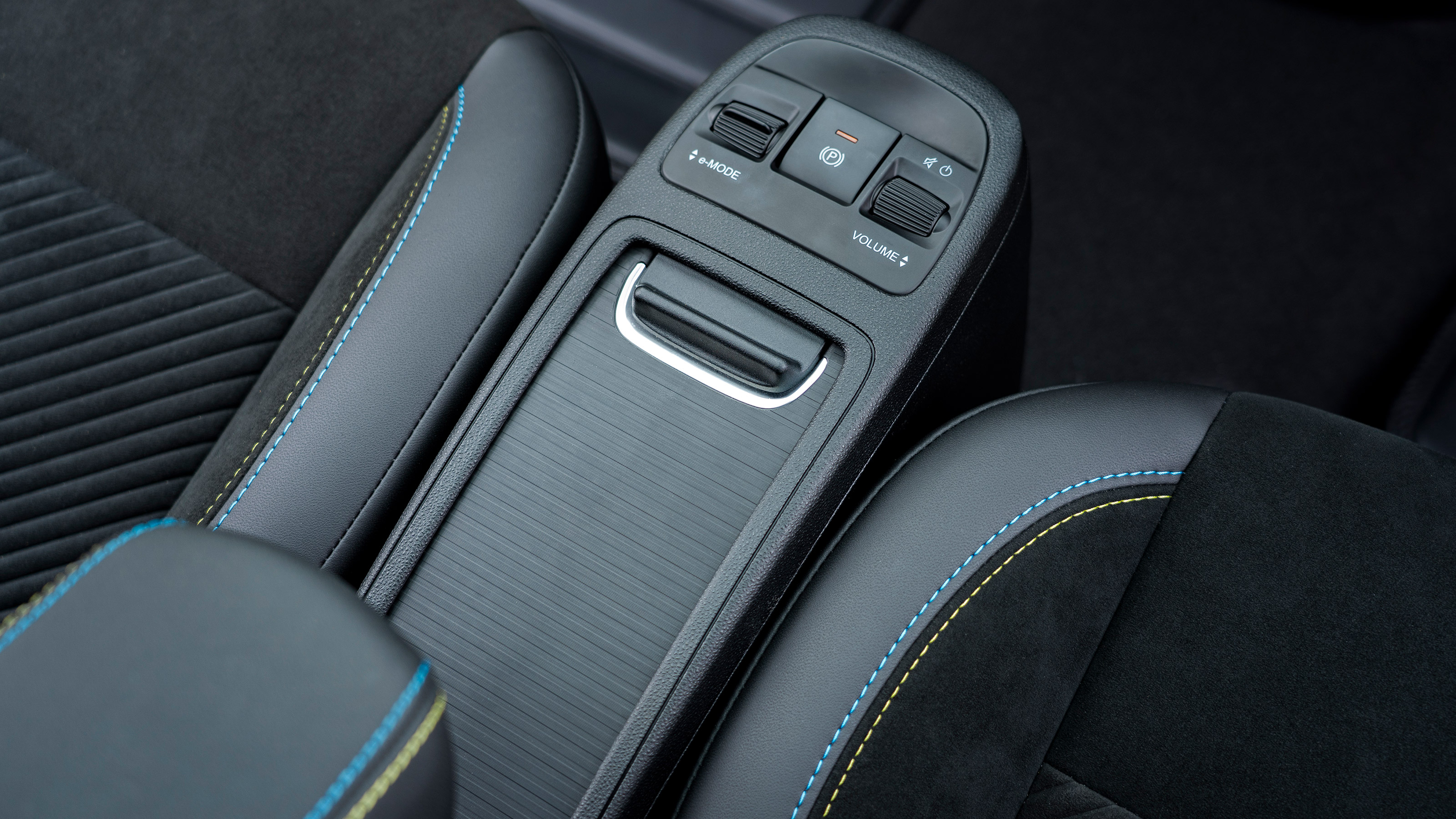 Abarth 500e Convertible - interior detail