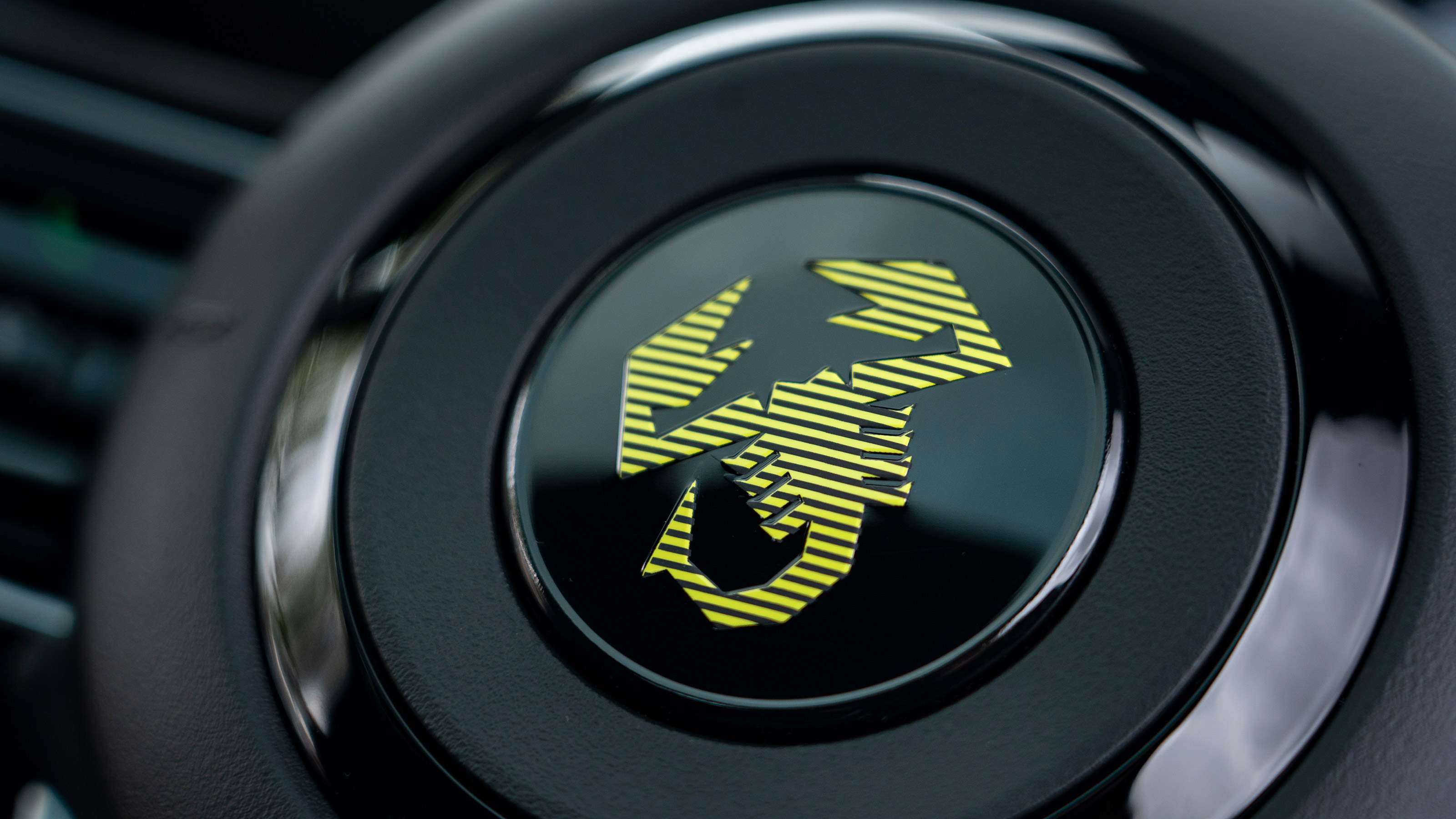 Abarth 500e Convertible - steering wheel