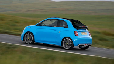 Abarth 500e Convertible - rear action