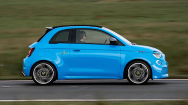 Abarth 500e Convertible - side