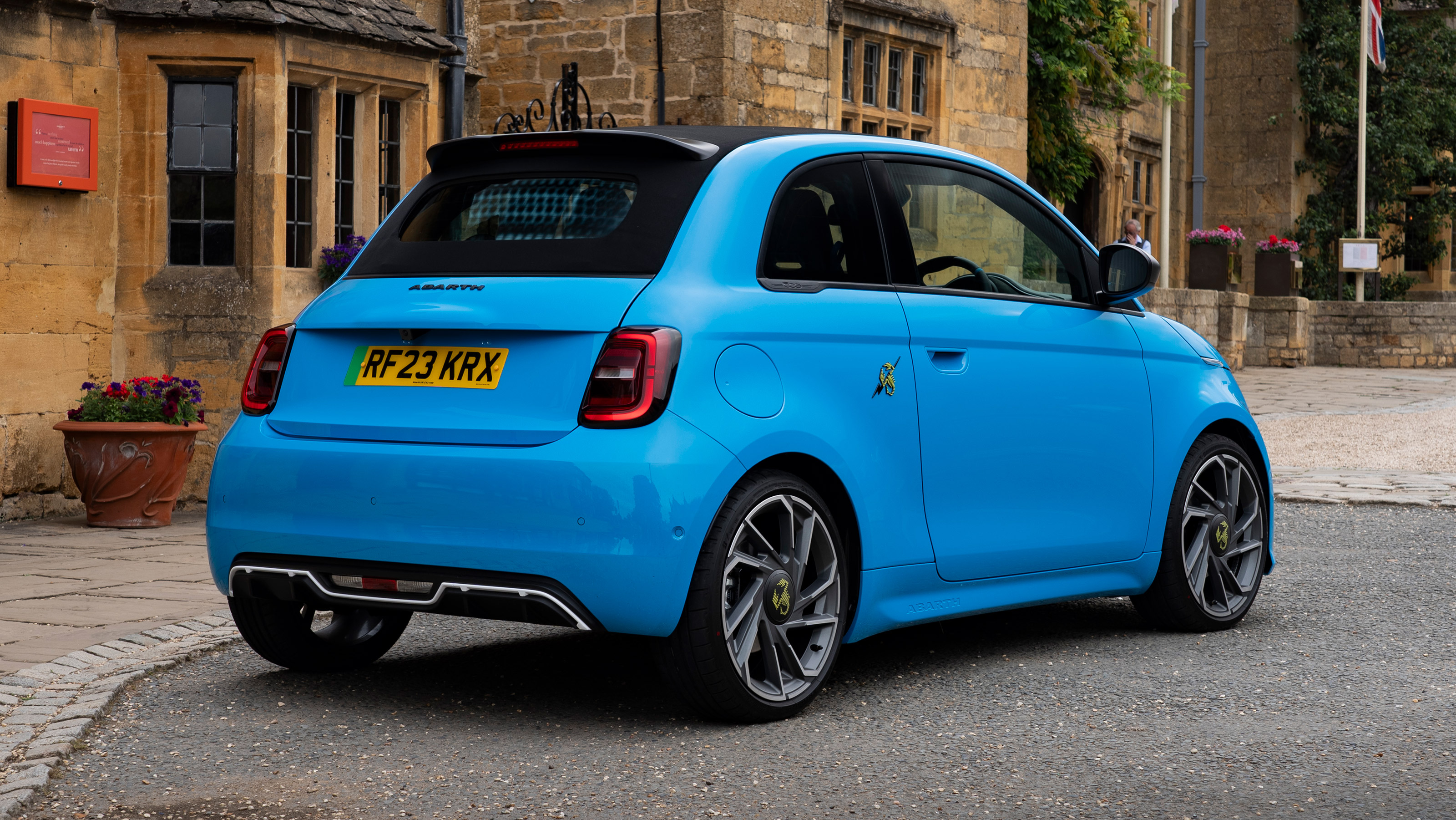 Abarth 500e Convertible - rear static