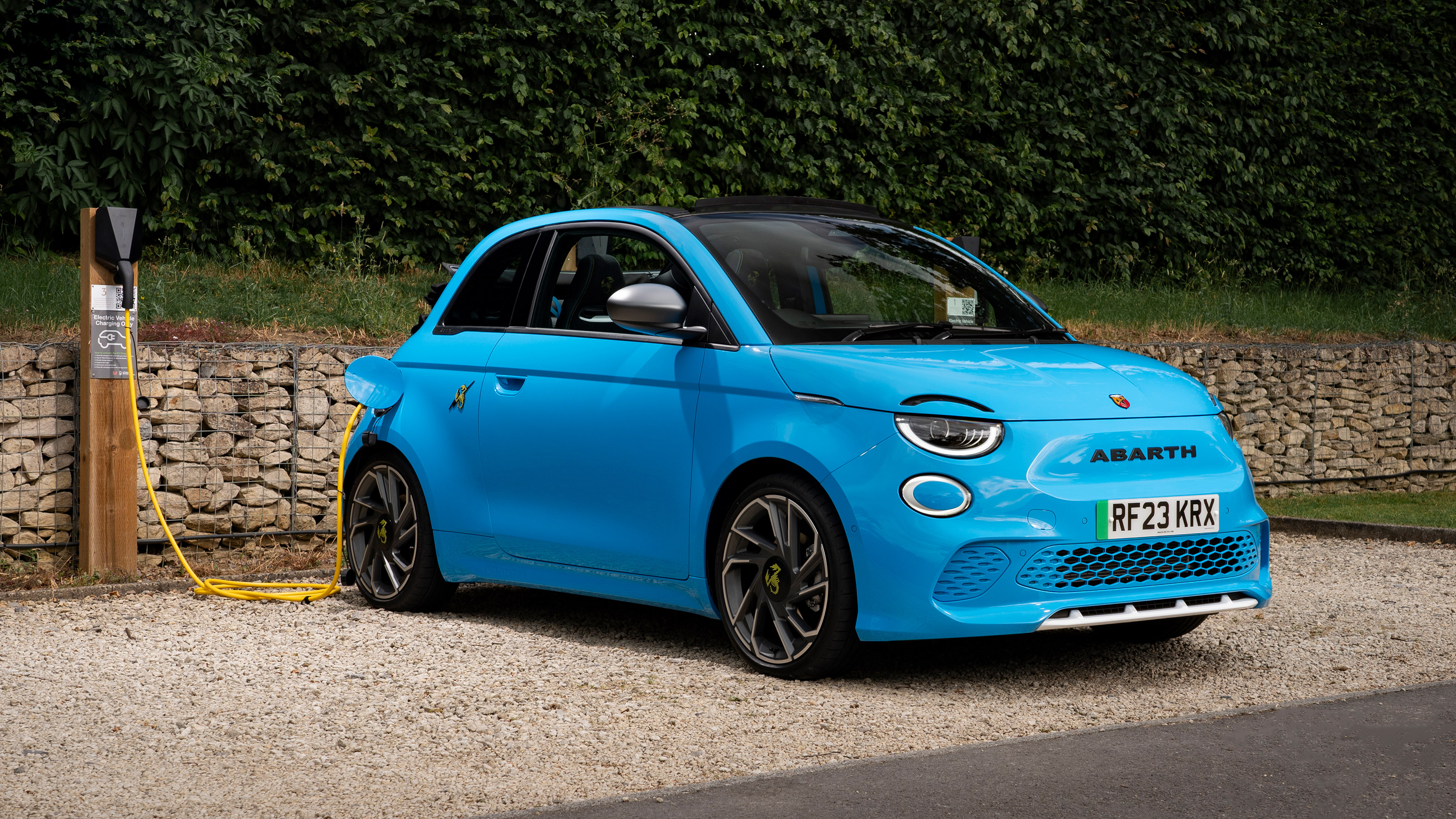 Abarth 500e Convertible - front static